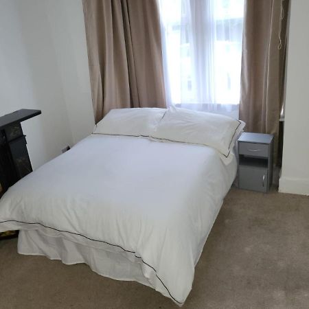 Affordable Rooms In Gillingham Gillingham  Exteriör bild