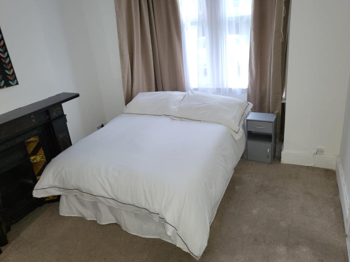 Affordable Rooms In Gillingham Gillingham  Exteriör bild